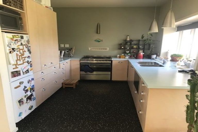 Photo of property in 102 Kelburn Parade, Kelburn, Wellington, 6012