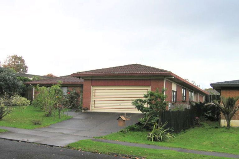Photo of property in 6 La Perouse Street, Botany Downs, Auckland, 2010
