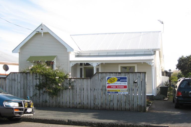 Photo of property in 120 Hine Street, New Plymouth, 4310