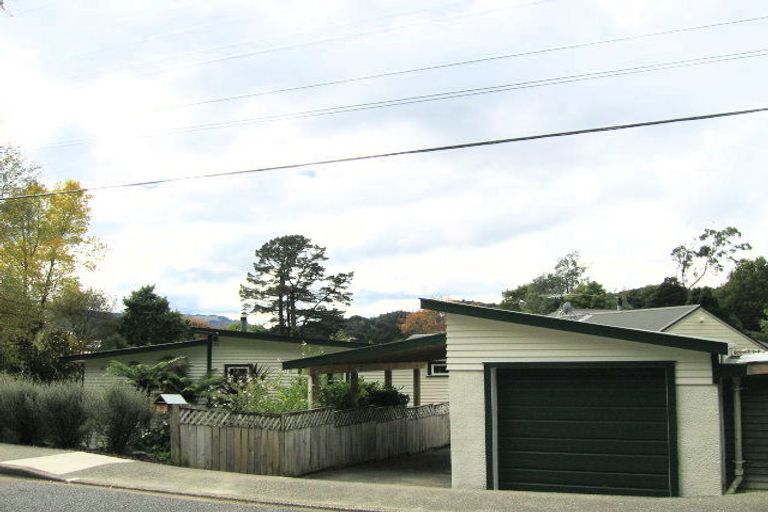 Photo of property in 39 Jocelyn Crescent, Pinehaven, Upper Hutt, 5019