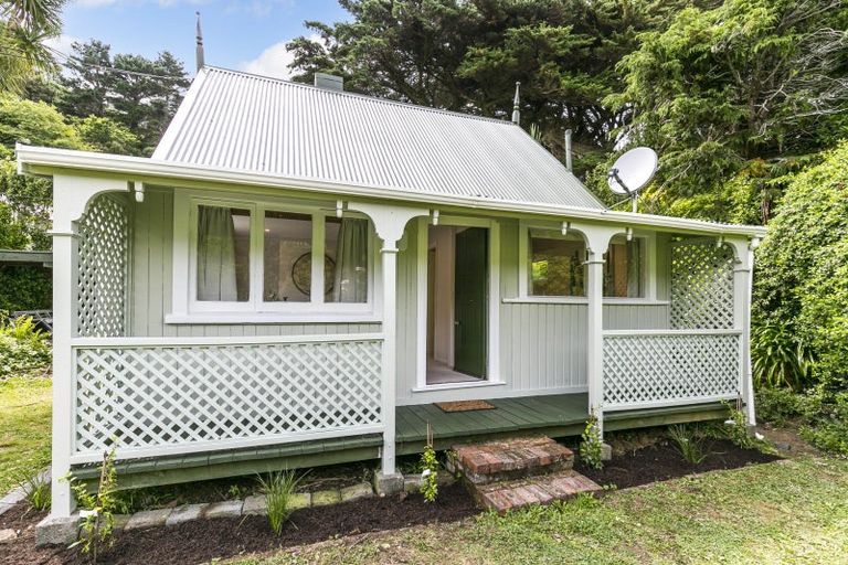 Photo of property in 136 Parkvale Road, Karori, Wellington, 6012