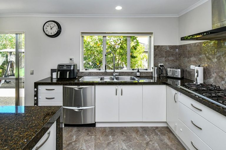 Photo of property in 4 Glasson Avenue, Flat Bush, Auckland, 2016