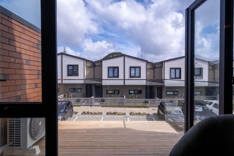 Photo of property in 112 Te Puketoka Lane, Mangere, Auckland, 2022