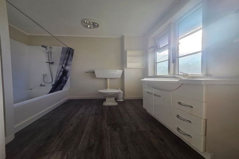 Photo of property in 356 Oxford Terrace, Avalon, Lower Hutt, 5011