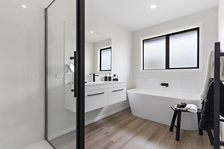 Photo of property in 7 Chisholm Place, Carterton, 5713