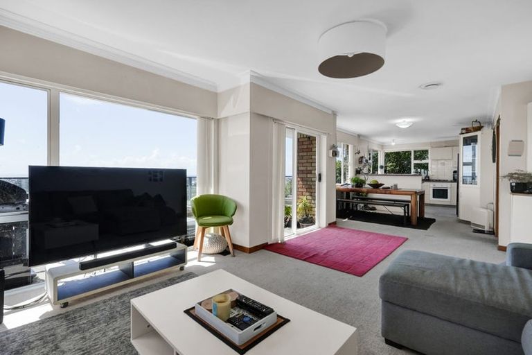 Photo of property in 5 Hillcrest Street, Glen Avon, New Plymouth, 4312