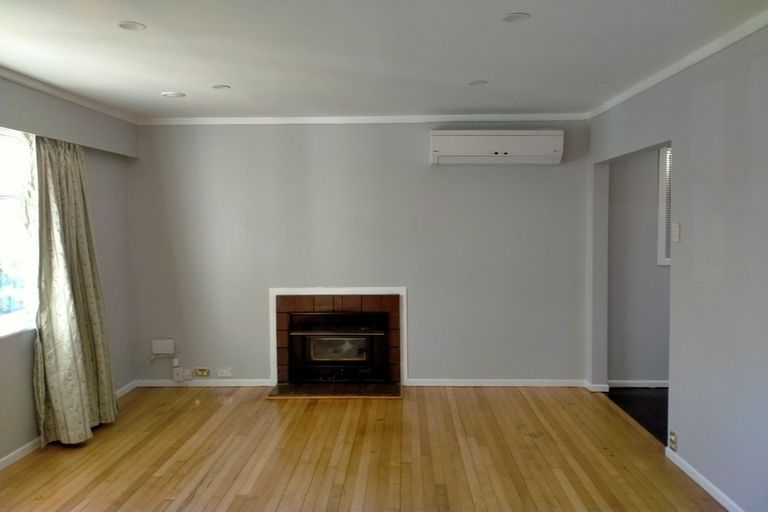 Photo of property in 18 Sarona Avenue, Glen Eden, Auckland, 0602