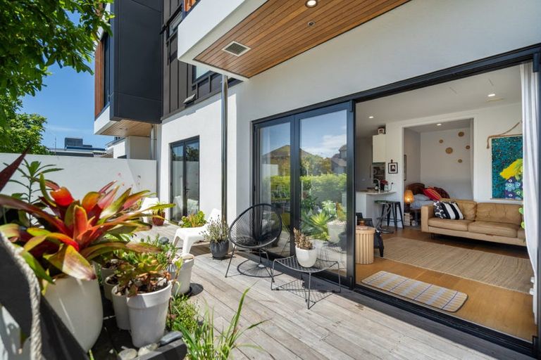 Photo of property in Frank Sargeson Apts, 2/74g Anzac Street, Takapuna, Auckland, 0622