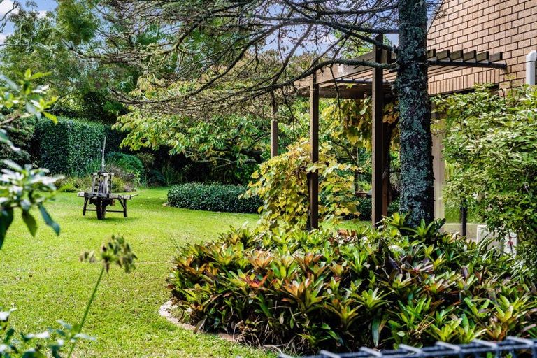 Photo of property in 151 Taupaki Road, Taupaki, Henderson, 0782