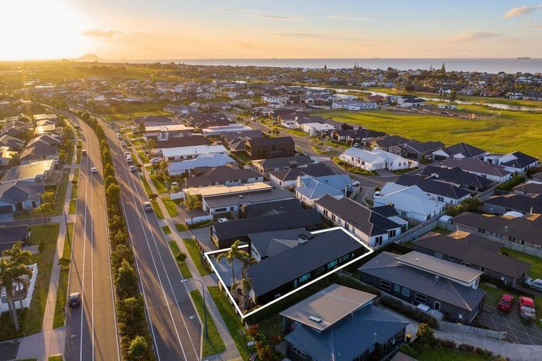 Photo of property in 115 The Boulevard, Papamoa Beach, Papamoa, 3118