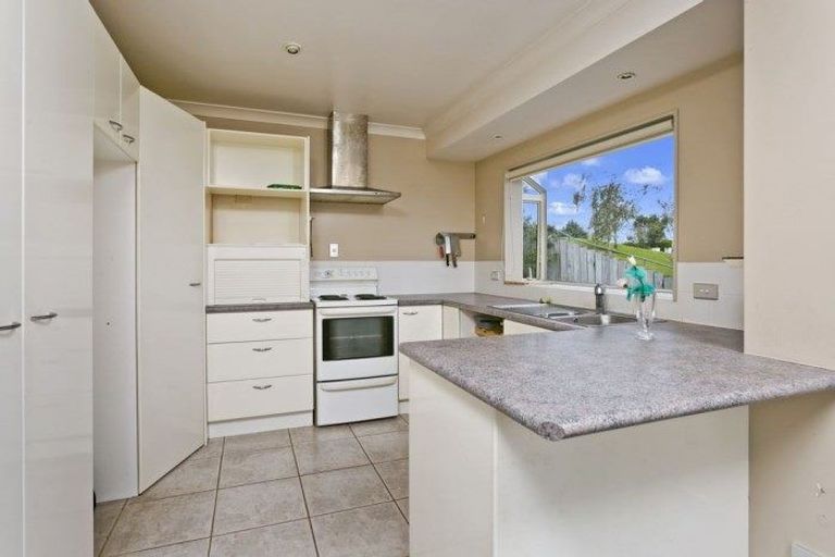 Photo of property in 2/22 Grenadine Place, Unsworth Heights, Auckland, 0632