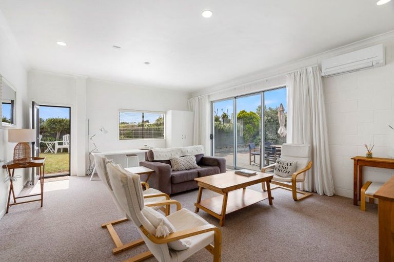 Photo of property in 1 Moana Drive, Mahia, 4198