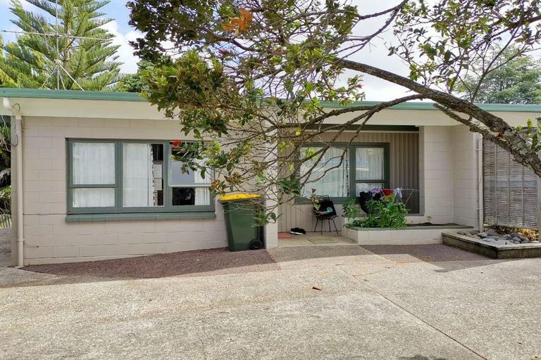 Photo of property in 1/22 Kelston Street, New Lynn, Auckland, 0600