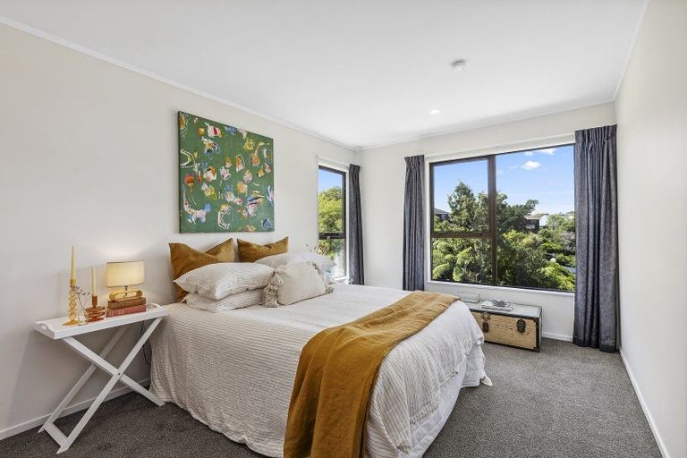 Photo of property in 11 Thatcher Crescent, Crofton Downs, Wellington, 6035