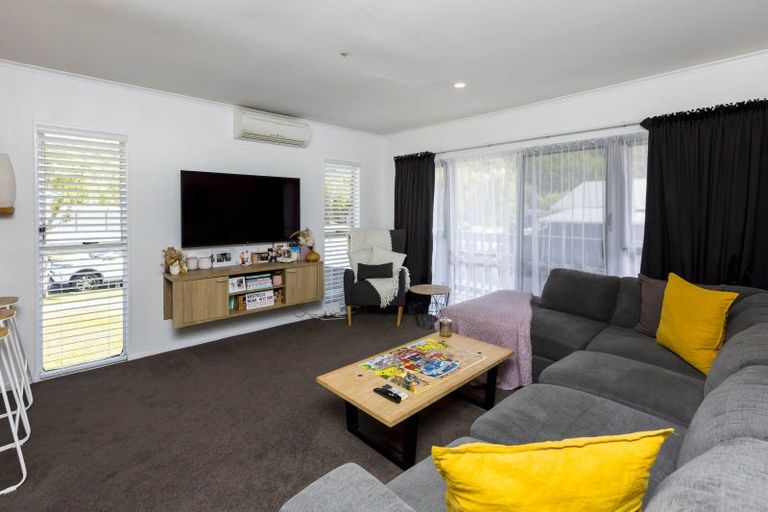 Photo of property in 19a Gemstone Drive, Birchville, Upper Hutt, 5018