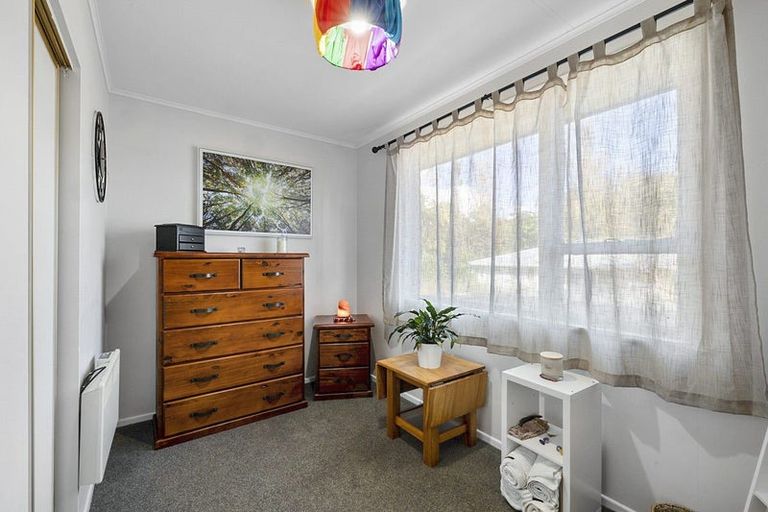 Photo of property in 4 Ward Place, Marfell, New Plymouth, 4310