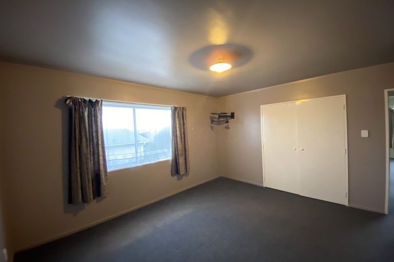 Photo of property in 7a Chetwode Grove, Newlands, Wellington, 6037