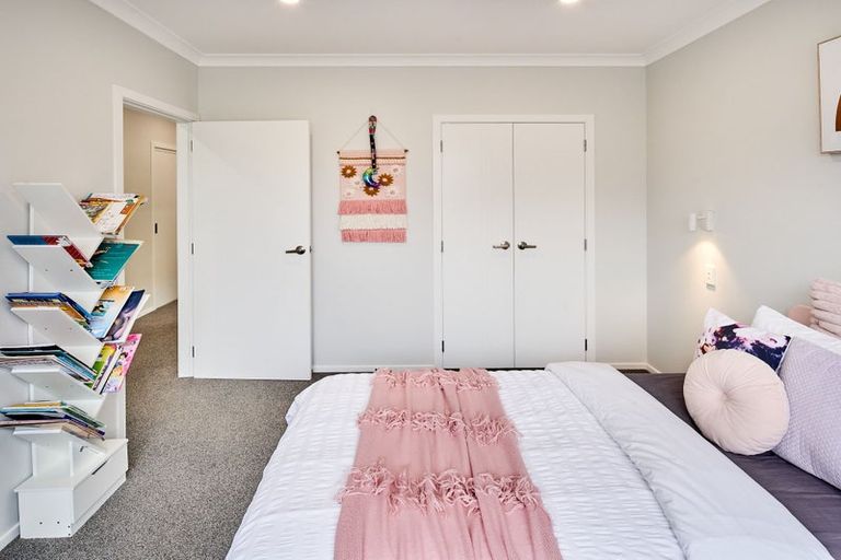 Photo of property in 107 Queen Charlotte Drive, Aotea, Porirua, 5024