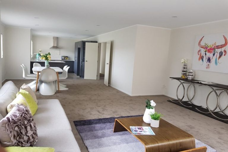 Photo of property in 9 Birchlea Rise, Goodwood Heights, Auckland, 2105