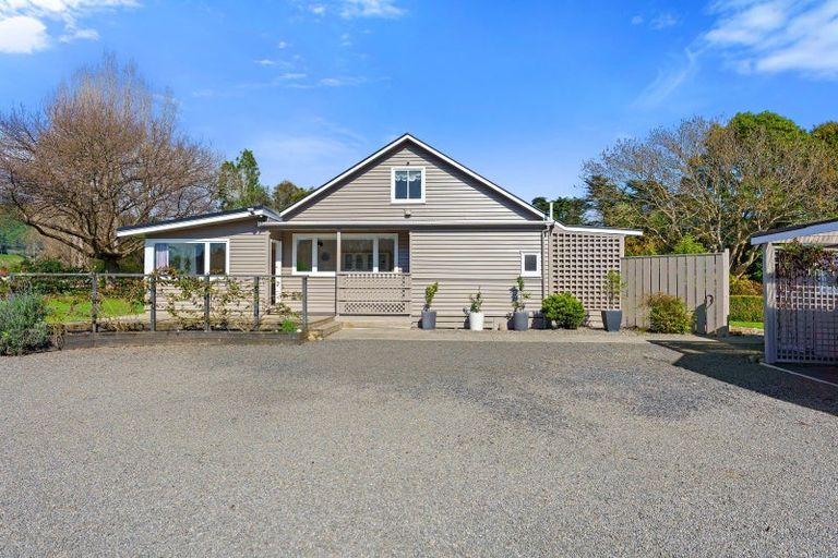 Photo of property in 15 Gleeson Road, Manakau, Levin, 5573