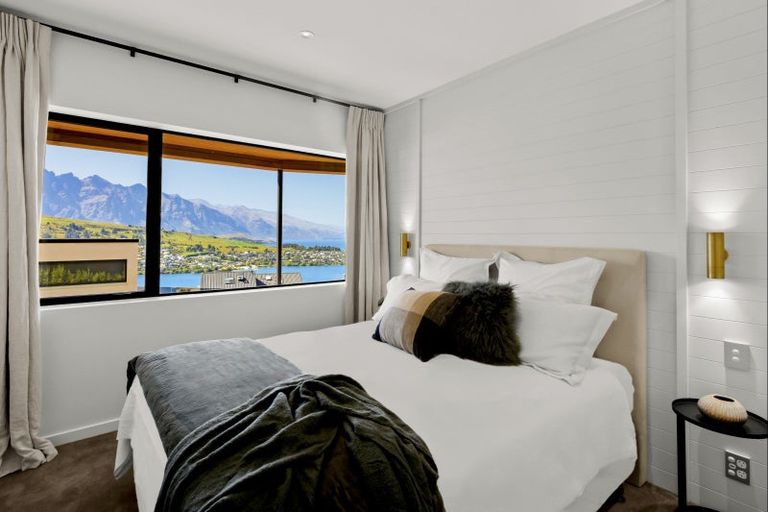 Photo of property in 1a Olivers Place, Queenstown, 9300