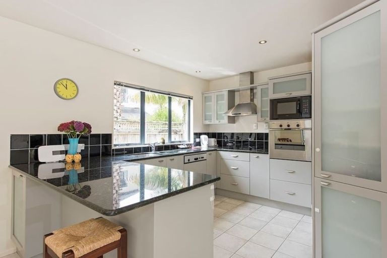 Photo of property in 114 Astley Avenue, New Lynn, Auckland, 0600