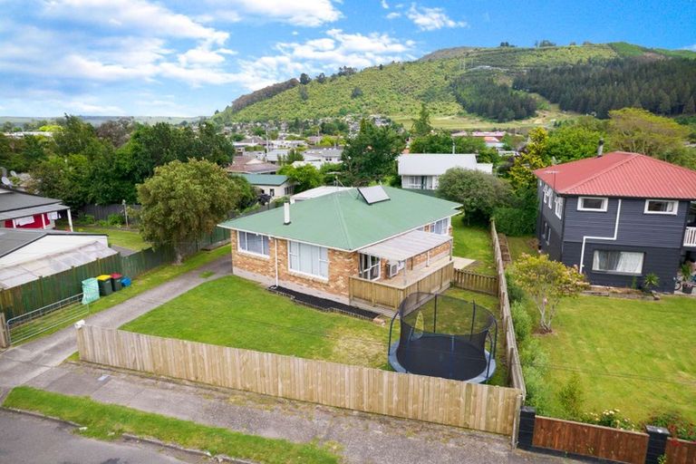 Photo of property in 4 John Road, Fairy Springs, Rotorua, 3015