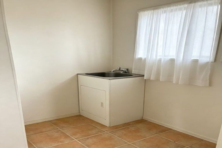 Photo of property in 144 Prince Regent Drive, Half Moon Bay, Auckland, 2012