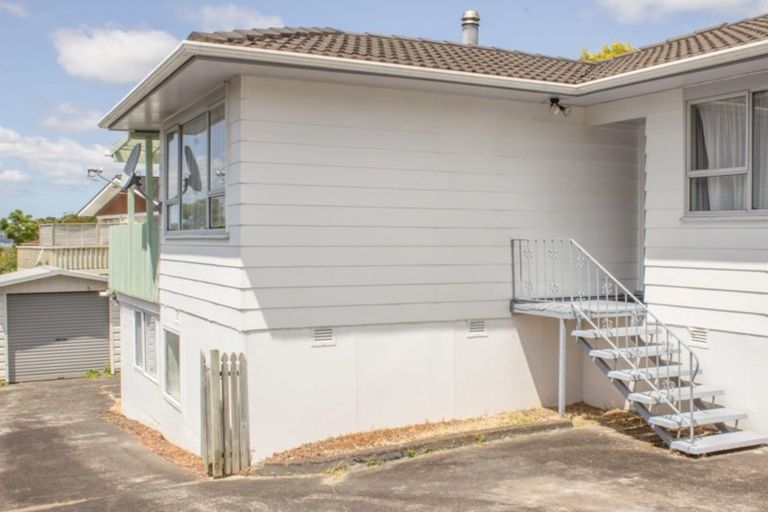 Photo of property in 27 Pipitea Place, Massey, Auckland, 0614