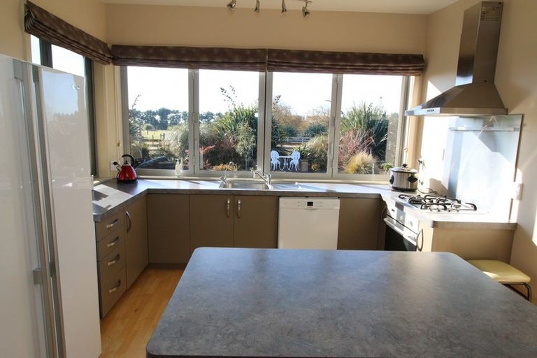 Photo of property in 30 Lucks Road, Waimate, 7980