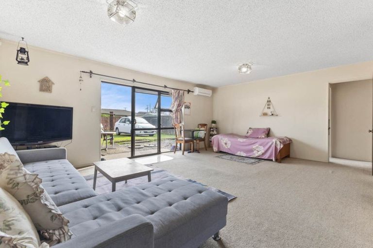 Photo of property in 2/10 Wellington Street, Papakura, 2110