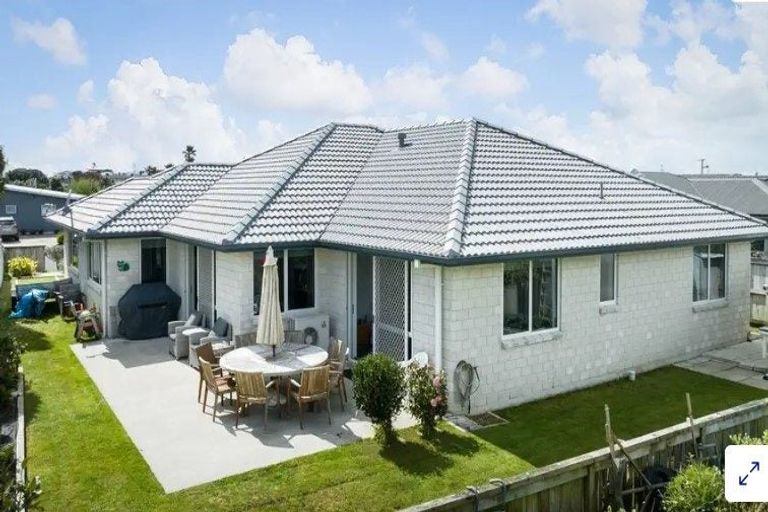 Photo of property in 15 Reel Road, Athenree, Waihi Beach, 3611