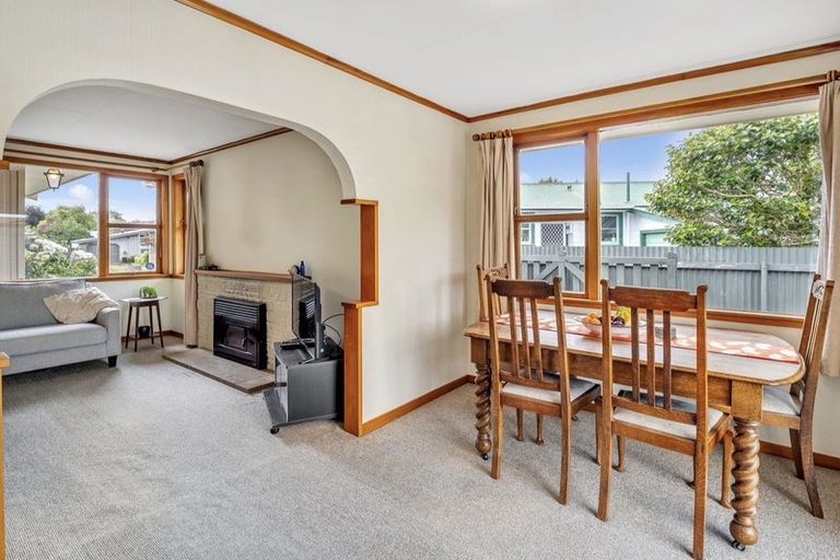 Photo of property in 9 Mokau Place, Terrace End, Palmerston North, 4410