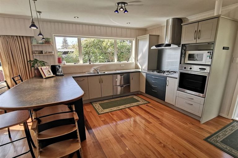 Photo of property in 22 Forest Glen, Orewa, 0931