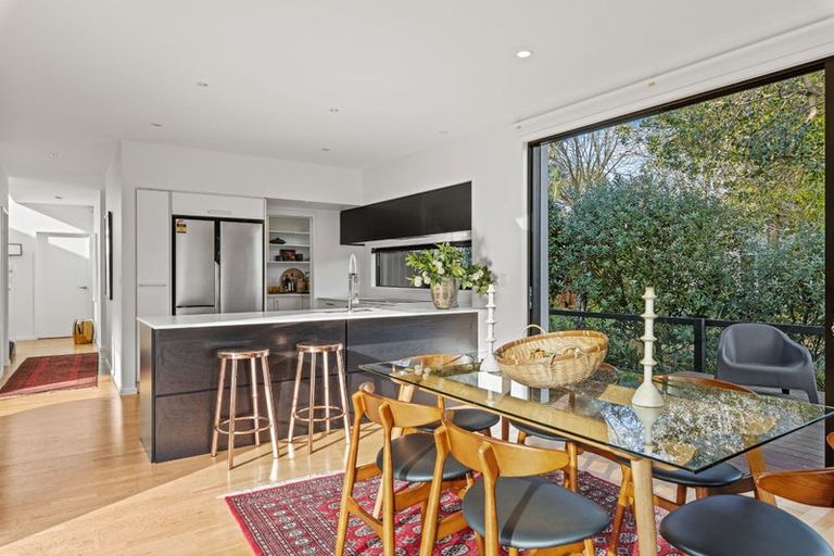 Photo of property in 62 Straven Road, Fendalton, Christchurch, 8014