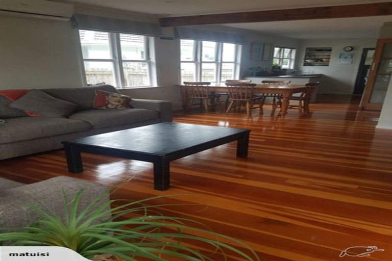 Photo of property in 785 Te Atatu Road, Te Atatu Peninsula, Auckland, 0610
