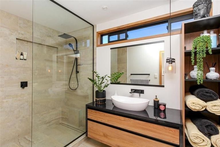 Photo of property in 51 Heta Road, Highlands Park, New Plymouth, 4312