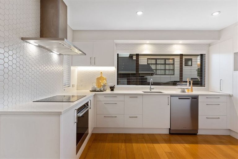 Photo of property in 1/6b Wolsley Avenue, Milford, Auckland, 0620