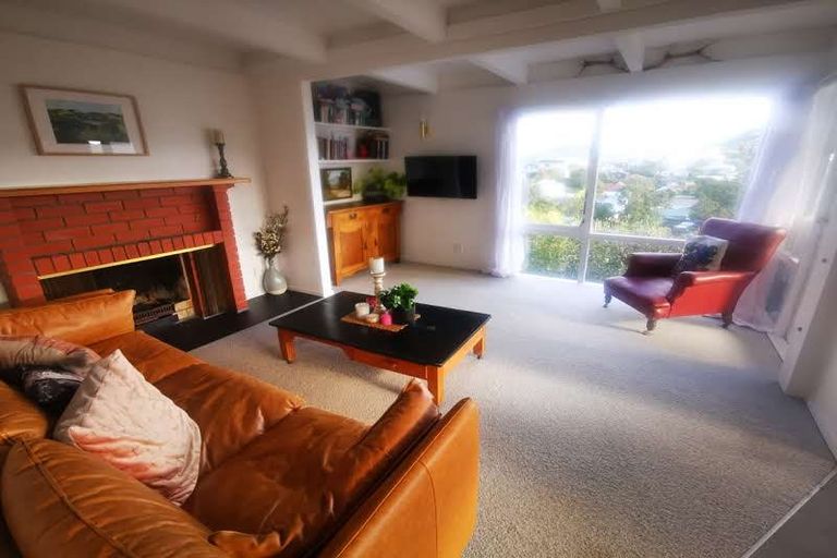 Photo of property in 16 Indira Place, Khandallah, Wellington, 6035