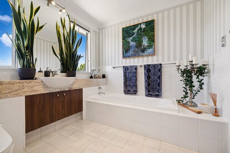 Photo of property in 44 Isobel Road, Greenhithe, Auckland, 0632