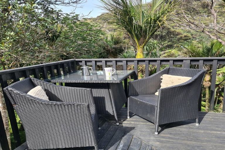 Photo of property in 10-12 Glenesk Road, Piha, New Lynn, 0772