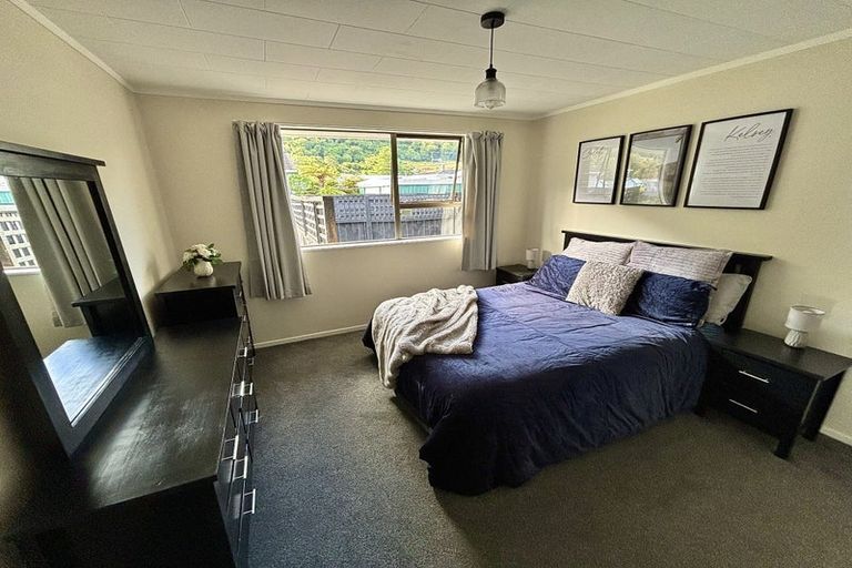 Photo of property in 9b Kansas Grove, Totara Park, Upper Hutt, 5018