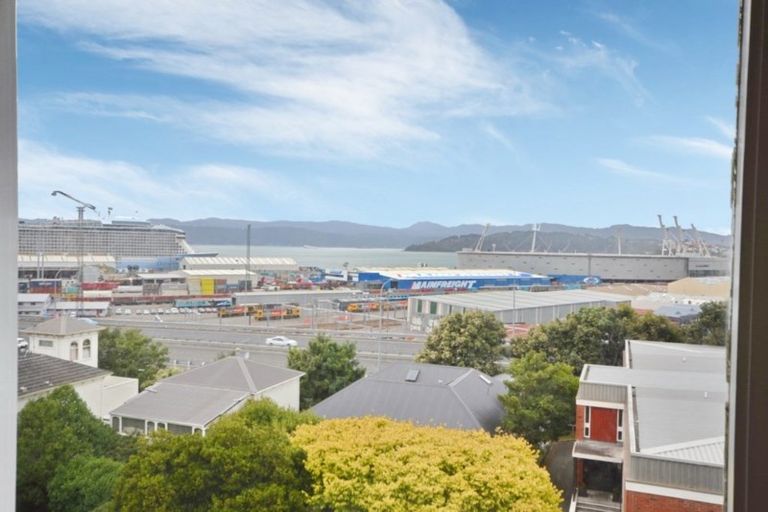 Photo of property in Newman Court Apartments, 2 Newman Terrace, Thorndon, Wellington, 6011