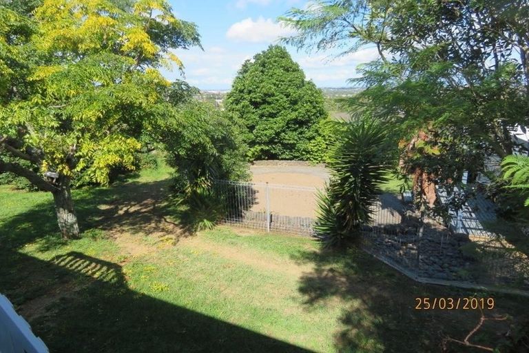 Photo of property in 50 Bleakhouse Road, Howick, Auckland, 2014