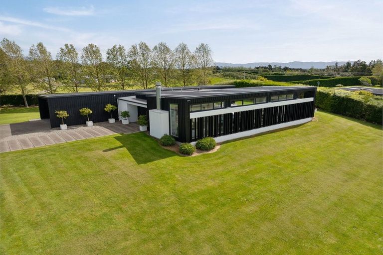 Photo of property in 9 Birdie Way, Martinborough, 5711