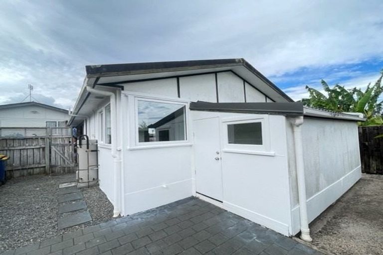 Photo of property in 77 Riverpark Crescent, Henderson, Auckland, 0610