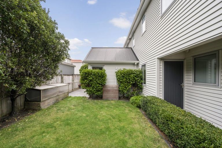 Photo of property in 9/36 Dee Street, Island Bay, Wellington, 6023