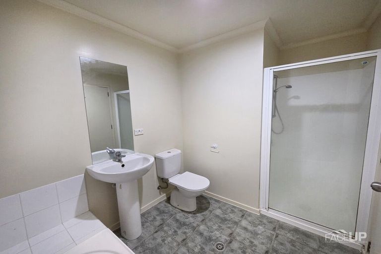 Photo of property in 3/4 Keeling Road, Henderson, Auckland, 0612