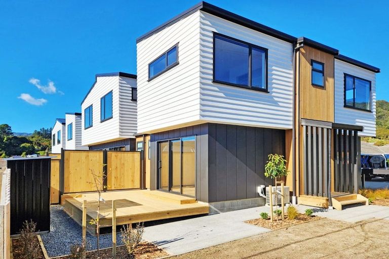 Photo of property in 1/11 Lees Grove, Wainuiomata, Lower Hutt, 5014