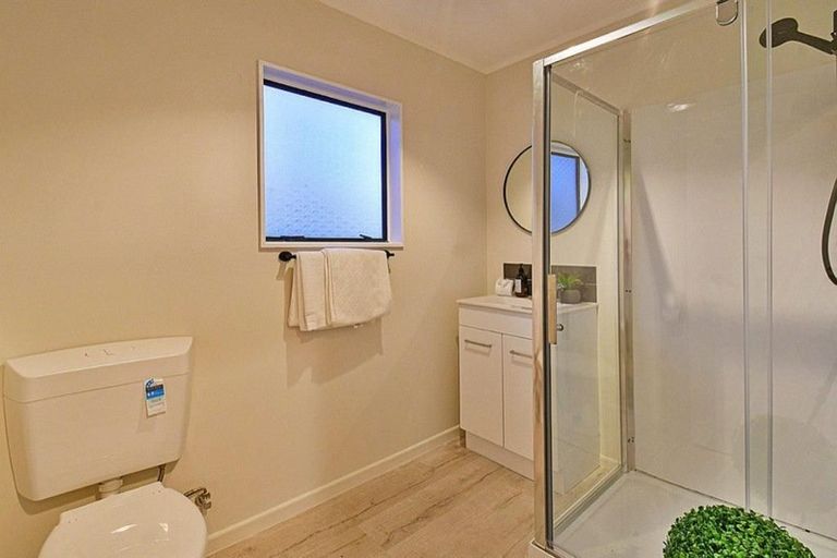 Photo of property in 2/226a Dominion Road, Red Hill, Papakura, 2110